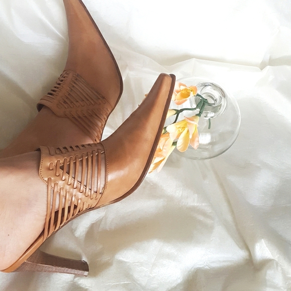90's-Y2K Pegabo🌾Tan Pointed-Toe Leather Mule Clogs with Cutout Woven Detail